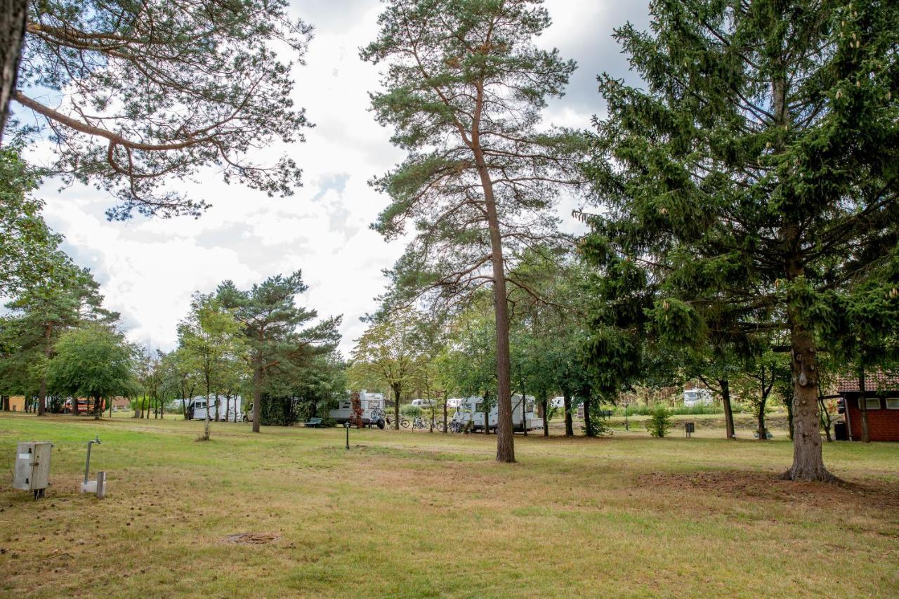 Naturcamping Lueneburger Heide - Chalets & Tiny Haeuser ゾルタウ エクステリア 写真