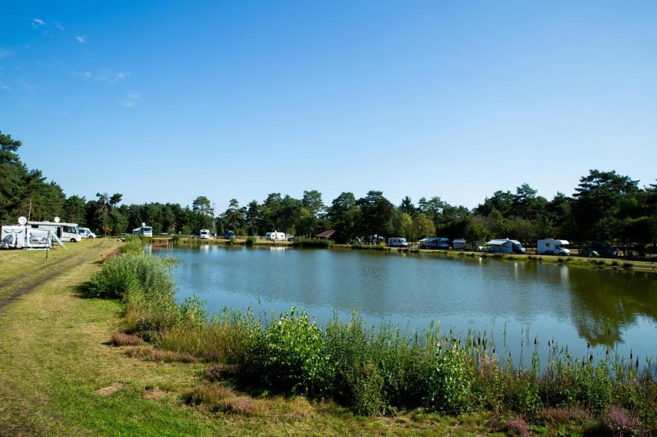 Naturcamping Lueneburger Heide - Chalets & Tiny Haeuser ゾルタウ エクステリア 写真