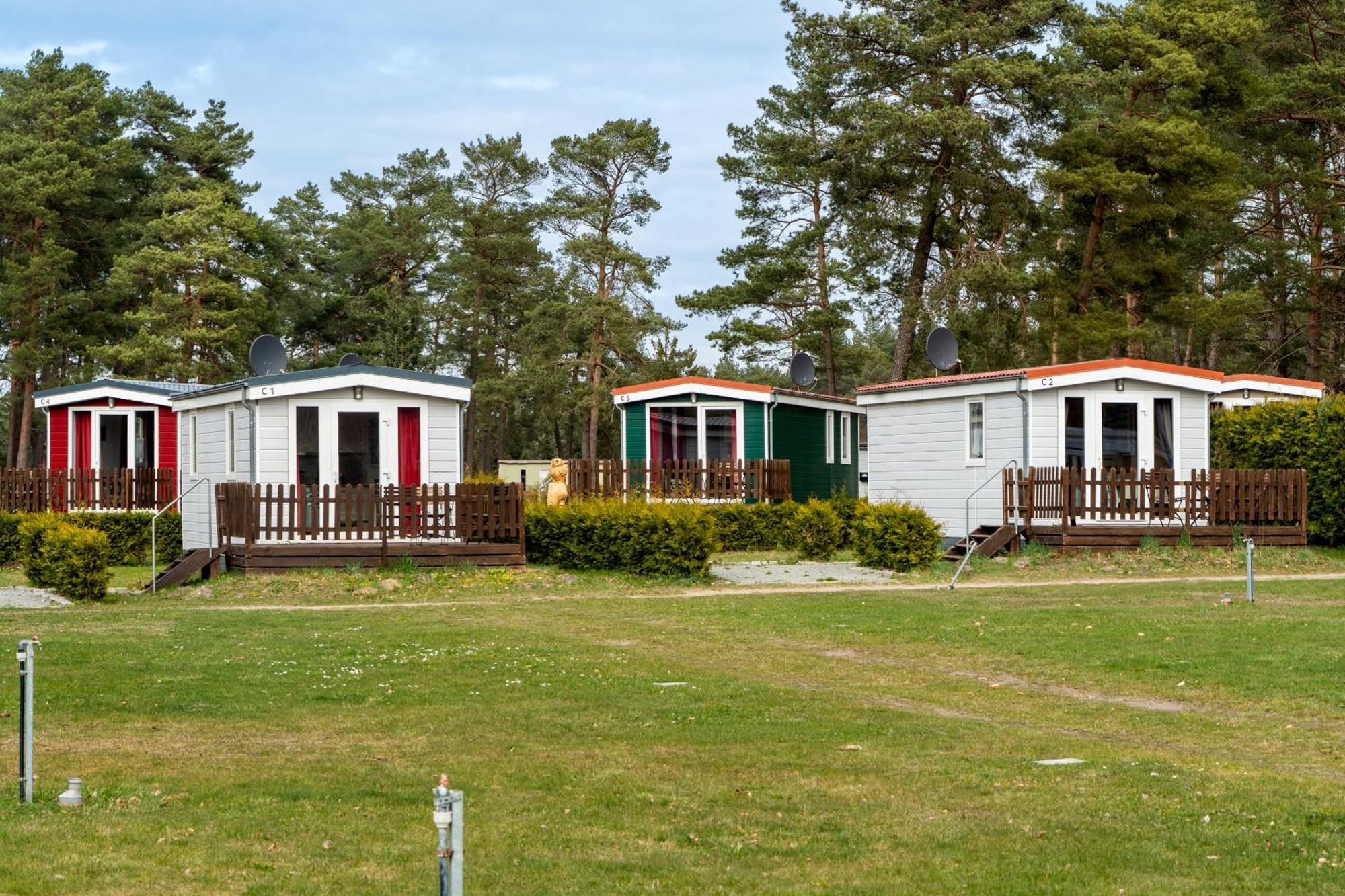 Naturcamping Lueneburger Heide - Chalets & Tiny Haeuser ゾルタウ エクステリア 写真