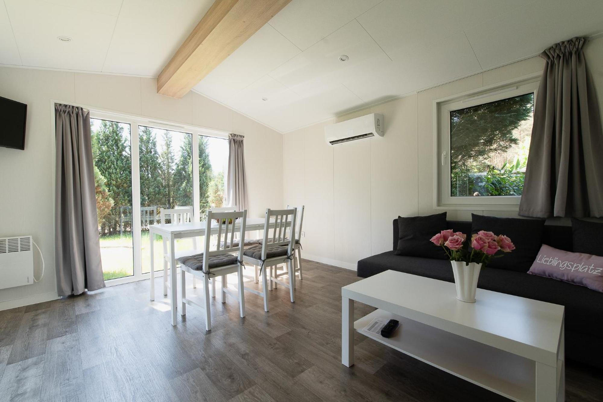 Naturcamping Lueneburger Heide - Chalets & Tiny Haeuser ゾルタウ エクステリア 写真